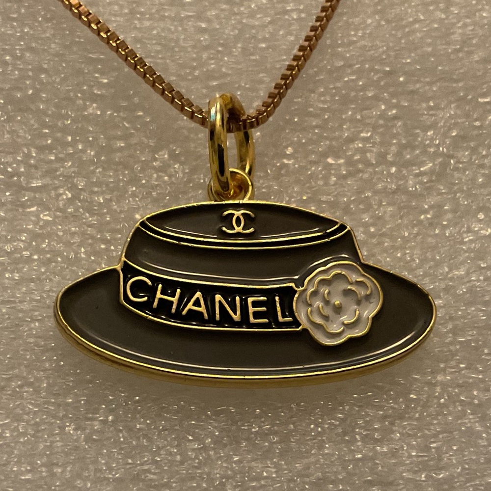 CHANEL Vintage Hat Pendant Necklace CC Logo Camellia Gray Enamel Gold Tone Rare